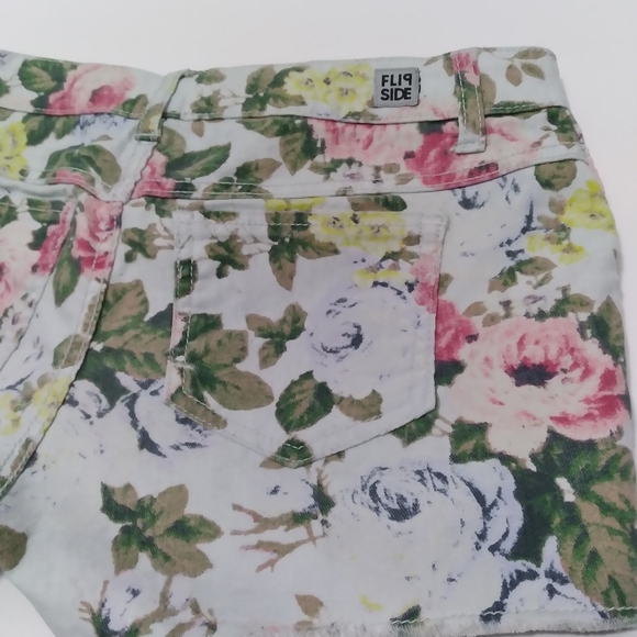 Flip Side Reversible Short Snake Skin Floral 2 in 1 Size 11 Cut-off - Picture 6 of 10
